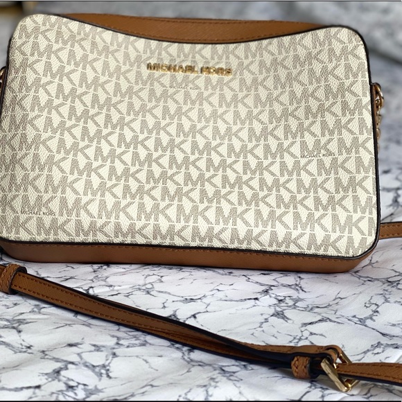 Ginny Medium Pebbled Leather Crossbody Bag - Picture 12 of 14